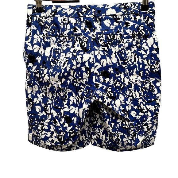 Mario Serrani Blue And White Floral Flat Front Stretchy Shorts Size 4 - Picture 5 of 6